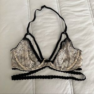 Victoria’s Secret Very Sexy lace lingerie bra!